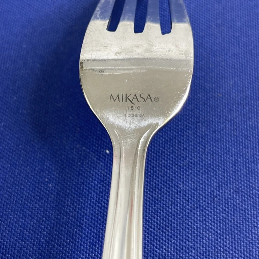 (4) Dinner Forks Mikasa CLASSICO Satin Stainless Flatware 18/0 Indonesia Silver‎